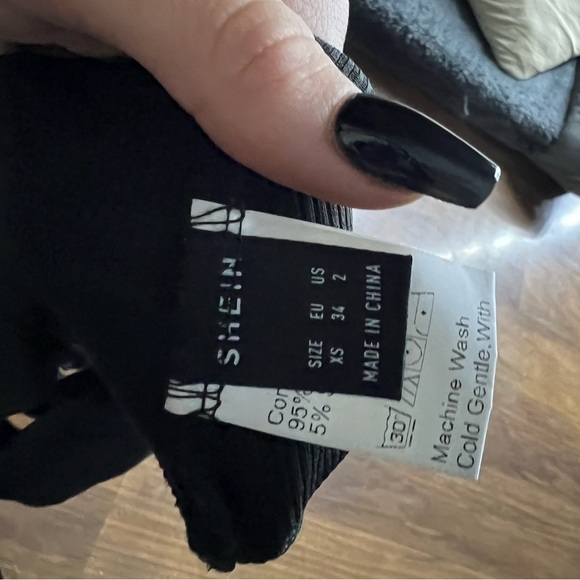 crop top - Picture 3 of 3